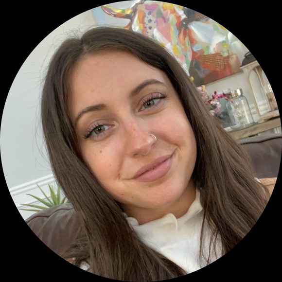 Poshmark profile picture for @emmamason